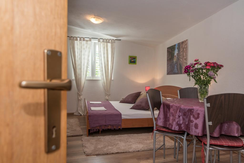 Apartments Mare Trogir Exterior foto