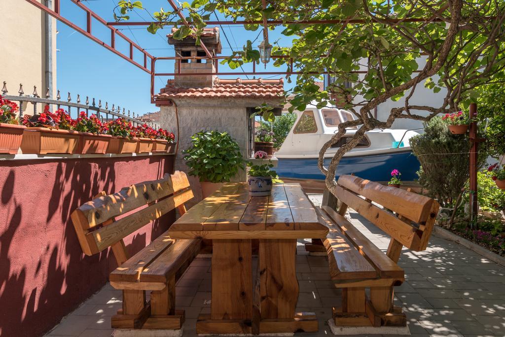 Apartments Mare Trogir Exterior foto